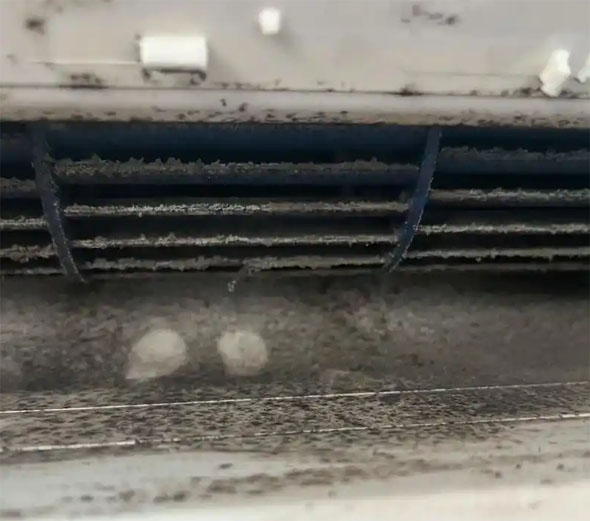 景东空调吹的风有股烧焦味是怎么回事